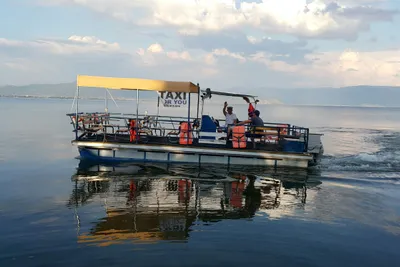 Camping Rino - Taxiboot auf dem Ohridsee, an dem der Campingplatz liegt