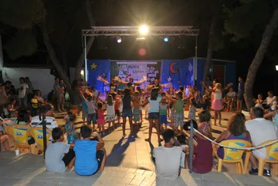 Camping Punta Lunga - Kinderanimation auf dem Campingplatz am Abend