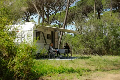 PuntAla Camp & Resort - Standplätze im Grünen auf dem Campingplatz