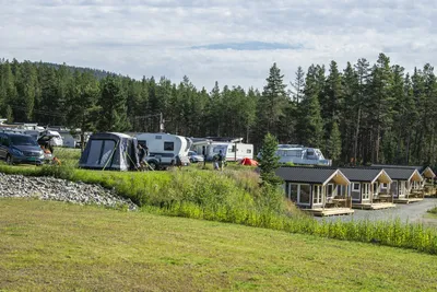 Camping Randsverk - Stellplätze und Mobilheim auf dem Campingplatz