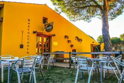 Camping Riberduero - Restaurant des Campingplatzes mit Außenbereich