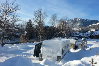 Camping Saanen Beim Kappeli  -  Campingplatz im Winter