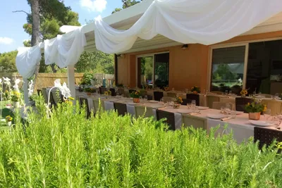 Camping San Martino - Überdachte Terrasse des Restaurants