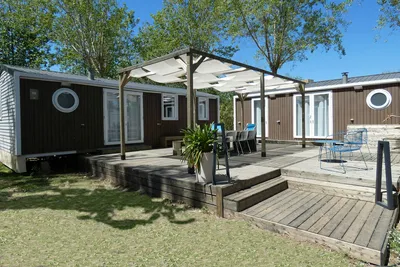 Camping Sandaya Blue Bayou - Mobilheim mit Veranda auf dem Campingplatz