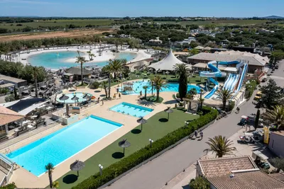 Camping Sunêlia Domaine de la Dragonnière - Wasserrutsche aus der Vogelperspektive