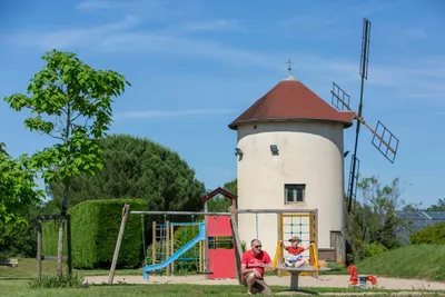 Camping le Carbonnier - Kinderspielplatz auf dem Campingplatz