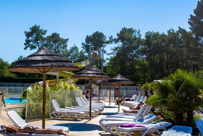 Camping Les Sables de Cordouan  -  Poolbereich mit Rutsche auf dem Campingplatz