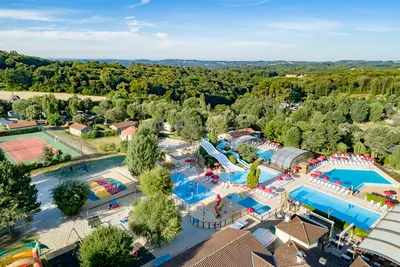 Camping Sandaya Les Péneyrals - Campingplatz aus der Vogelperspektive