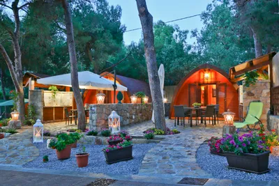 Camping Sanfilippo  -  Mobilheime vom Campingplatz mit Veranden am Abend