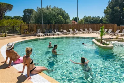 Camping Santa Lucia  - Pool im Freien mit Liegestühlen