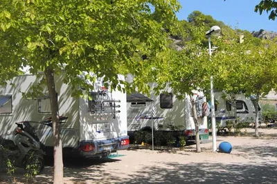 Camping Santa Marta - Parzellierte Stellplätze auf dem Campingplatz