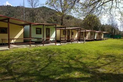 Camping Santa Vittoria - Mobilheimen mit Blick auf die Hügel