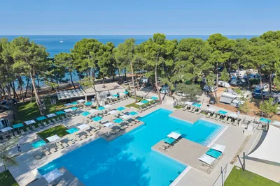Camping Savudrija  - Luftaufnahme des Freibades auf dem Campingplatz