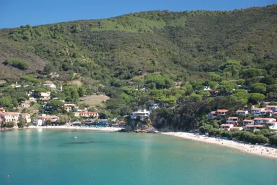 Camping Scaglieri  - Blick auf den Campingplatz am Meer an der Küste der Toskanischen Archipel gelegen