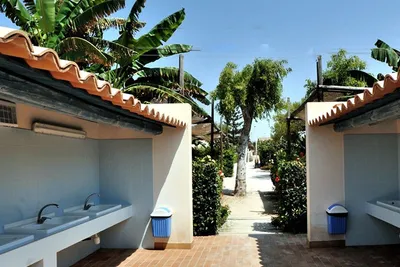 Camping Scarabeo  -  Sanitärbereich vom Campingplatz mit Waschbecken