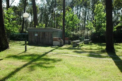 Camping Sisargas  - Grill auf dem Campingplatz im Grünen