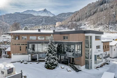 Camping Sölden - Blick auf den verschneiten Campingplatz im Winter
