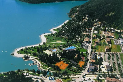 Camping Spiaggia Lago di Molveno  -  Luftaufnahme vom Campingplatz am Lago di Molveno