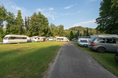 Camping St. Gallen - Wittenbach  -  Stellplätze auf einer Wiese vom Campingplatz