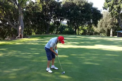 Camping Stella Mare - Camper beim Golf spielen auf dem Campingplatz