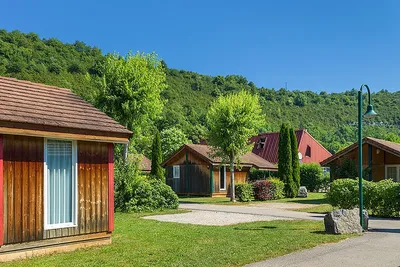 Camping Surchauffant  -  Mobilheime vom Campingplatz im Grünen