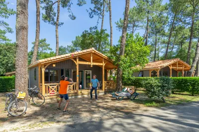 Camping Sylvamar - Chalet unter den Bäumen
