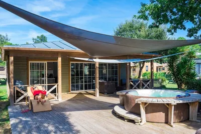 Camping Sylvamar - mobilheim mit Jacuzzi und terrrasse
