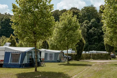 Ardoer Camping 't Geuldal - Wohnmobil- und Wohnwagenstandplätze auf der Wiese