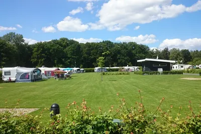 Camping 't Meulenbrugge  - Blick auf den Stellplatz vom Campingplatz
