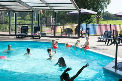 Camping 't Veld - Pool mit Überdachung