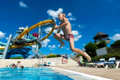 Camping Terme 3000  -  Kind am Pool vom Campingplatz mit Wasserrutschen
