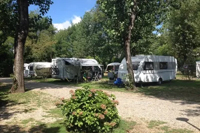 Camping Ticino - Wohnwagen und Wohnmobile auf Stellpltäzen