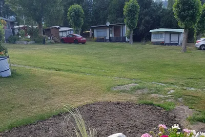 Camping Torrent - Wohnmobilstellplätzen auf der Wiese des Campingplatzes
