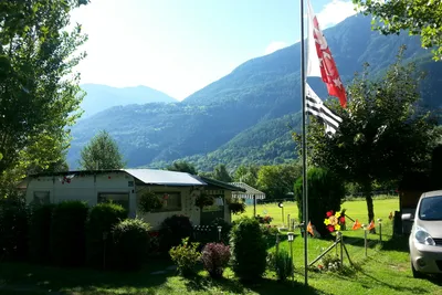 Camping Torrent - Wohnmobilstellplätzen auf dem Campingplatz mit Blick auf den Wald