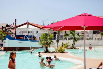 Camping Ur-Onea  -  Pool vom Campingplatz mit Wasserspielplatz