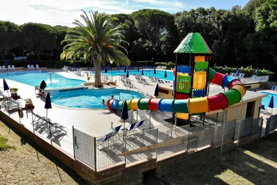 Camping Valle Gaia - Freibad mit Rutsche auf dem Campingplatz