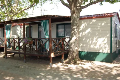 Camping Vallecrosia  -  Mobilheim mit Terrasse auf dem Campingplatz