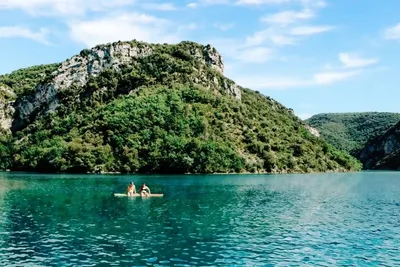 Camping Verdon Parc  - Camper auf dem Fluss vom Campingplatz im Regionalen Naturpark Verdon