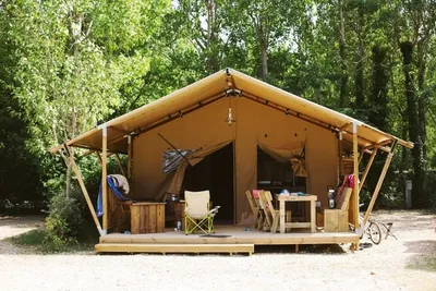 Camping Verdon Parc  -  Mobilheim vom Campingplatz mit Veranda im Grünen