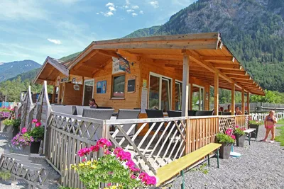 Camping Via Claudiasee - Imbiss auf dem Campingplatz mit überdachter Veranda