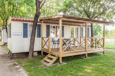 Camping Vicenza  -  Mobilheim vom Campingplatz mit Veranda