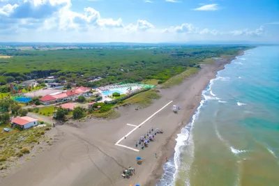 Capfun Camping Village Europing  - Luftaufnahme des Campingplatzes am Strand