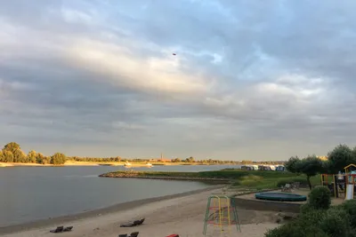 Camping Waalstrand - Kinderspielplatz am Badestrand