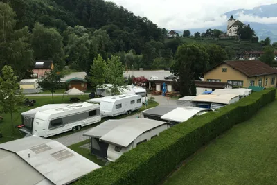 Camping Werdenberg  -  Luftaufnahme vom Campingplatz bei Wardenberg