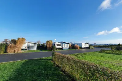 Campingland Ostsee - Stellplaetze auf der Wiese