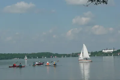 Campingpark Gut Ruhleben  - Boot fahren auf dem Großen Plöner See am Campingplatz