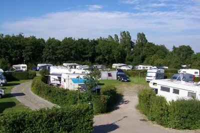 Campingpark Olsdorf  -  Wohnwagen- und Zeltstellplatz vom Campingplatz auf grüner Wiese