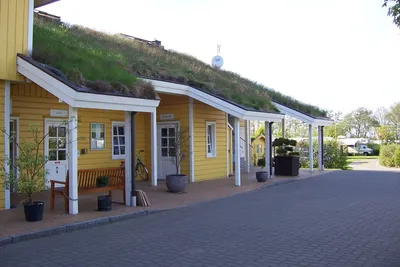 Campingpark Olsdorf  -  Sanitärgebäude vom Campingplatz mit begrüntem Dach