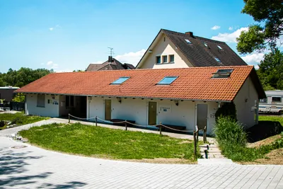 Campingpark Papiermühle - Sanitärgebäude vom Campingplatz von außen
