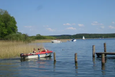 Campingpark Zuruf  -  Camper in Boot auf dem See am Campingplatz